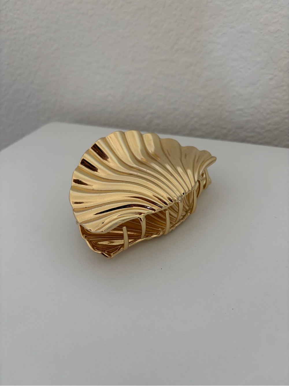 Peppermayo Milano Claw Clip - Gold Scallop Shell Hair Claw - Picture 2 of 7